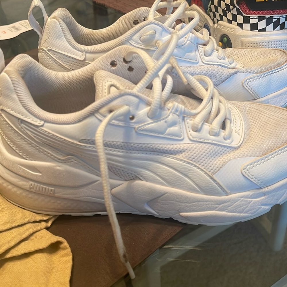 Boys used Puma sneakers white